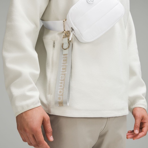 π LULULEMON Never Lost Keychain- NWT - Picture 6 of 7